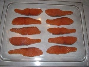 Hal sárgarépa és tejfölös burgonyával a kemencében (receptek a piros hal) Hal sárgarépa és tejfölös burgonyával a kemencében
