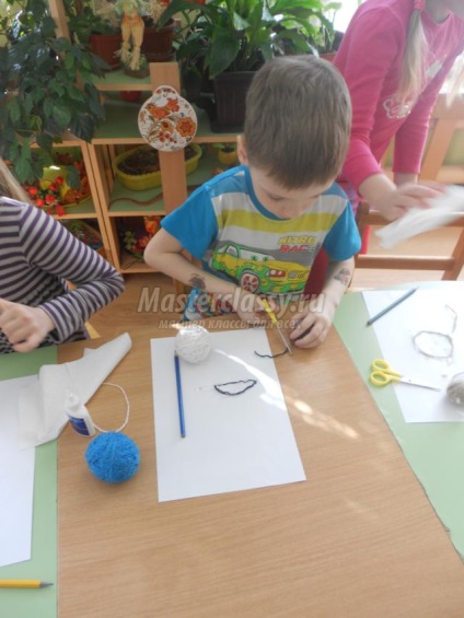 Ábrák fonalból (fonal rajz saját kézzel) Ábrákon fonalból