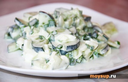 Saláta uborka, tojás - egyszerű receptek az asztalnál