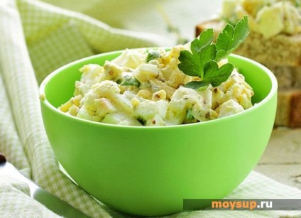 Saláta uborka, tojás - egyszerű receptek az asztalnál