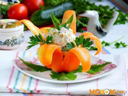 Saláta érzékenység - csirkével és uborka recept egy fotó