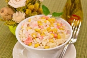 Saláta tarisznyarák hús egyszerű, lépésről lépésre receptek fényképpel (kalóriák kcal rész) Saláta tarisznyarák hús egyszerű, lépésről lépésre receptek fényképpel