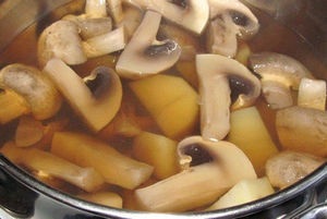 Gombák Koreai - ízletes és egészséges étel, gomba helyszínen