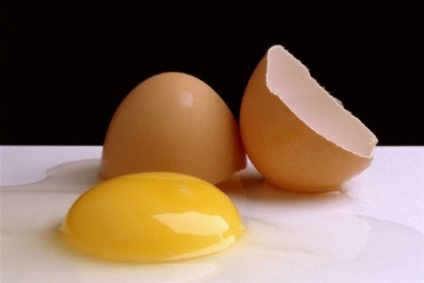 Nyers tojás az előnyöket és a hátrányokat a férfiak