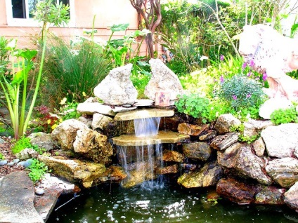 Készítsen egy vízesés a táj design a kertben (fotó)