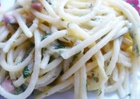 Sajtos spagetti-lépésben előállítására (sajt) Sajtos spagetti-lépésre főzés
