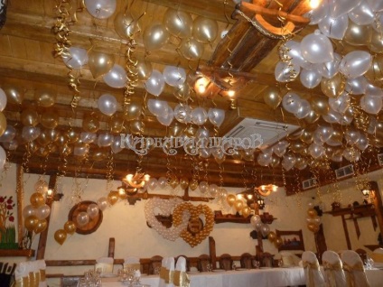 Esküvői dekoráció az étterem, a díszítés az étteremben az esküvői lufi, dekoráció, az étterem terem