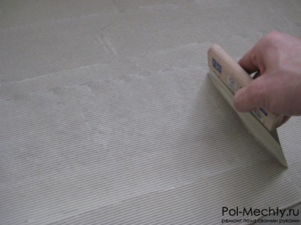 Fektetése PVC csempe a padlón a kezüket (cserép) Fektetése PVC csempe a padlón a kezüket
