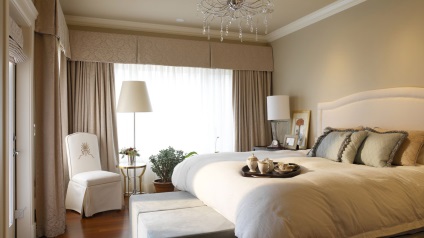 A hangulatos hálószoba szép, könnyű kialakítás a szoba meleg színekkel, hogyan kell vigasztalni a saját kezét