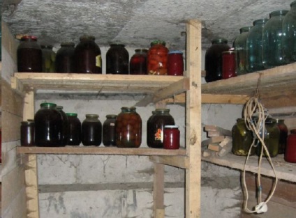 Tárolása burgonya a pincében, garázsban (pince) Tárolása burgonya a pincében, garázsban