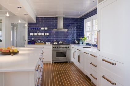 Élénk színek konyha - belsőépítészeti fotó
