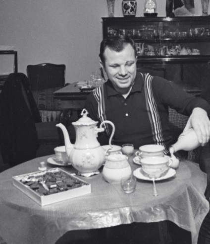 Yuri Gagarin, az első űrhajós, a menüben (az űrhajós) Yuri Gagarin, az első űrhajós, a menü