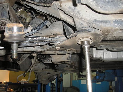 Cseréje fogaslécet Chevrolet Lacetti kezük (javítás kormánymű fogasléc meg a kezét) Cseréje fogaslécet Chevrolet Lacetti saját kezűleg