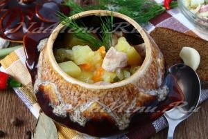 Sertéssült burgonyával és savanyúsággal recept egy fotón a kemencében (burgonya) Sertéssült burgonyával és savanyúsággal recept egy fotót a sütőben