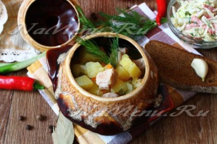 Sertéssült burgonyával és savanyúsággal recept egy fotón a kemencében (sárgarépa) Sertéssült burgonyával és savanyúsággal recept egy fotót a sütőben