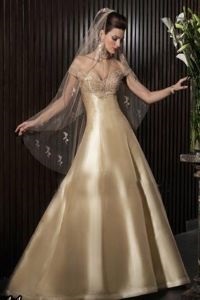 Arany esküvői ruha