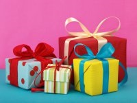5 Ötletek, hogyan kell becsomagolni és bemutatni egy eredeti ajándék