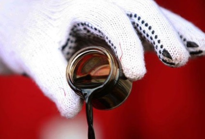 Az olajat bozót kabát a kalauz, hogy megszabaduljon a fekete olajfoltok - egyszerű üzleti