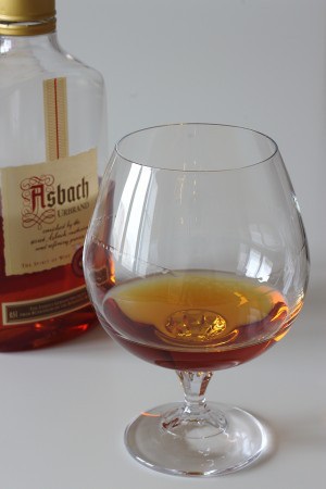 Bor Asbach urbrand, gyökere koktél - s (brandy ASBACH Urbrand) Bor Asbach urbrand, gyökér koktél - s