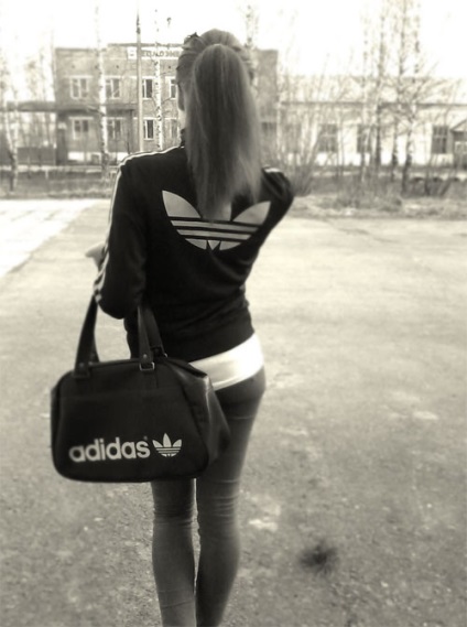 Lány hátulról Adidas
