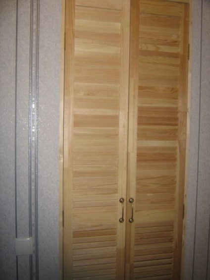 Az ajtó a tároló helyiség a lakásban kezével csúszó Hruscsov, Coupé