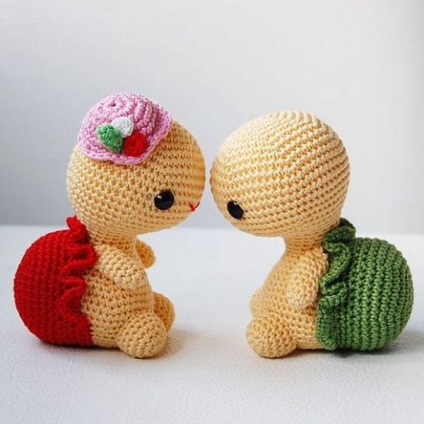 Amigurumi horgolt játékok - egér, tengeri teknős, méh, sertés (egér) Amigurumi horgolt játékok - egér, tengeri teknős, méh, sertés