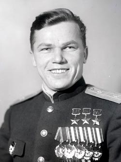 Ivan Nikitovich Kozhedub háromszor Hőse Szovjetunió