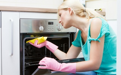 Hogyan tisztítsa meg a sütő égett zsírt