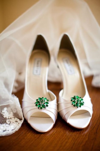 Mi kell egy esküvő smaragd