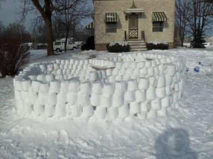 Hogyan építsünk egy hó erőd kezüket képek