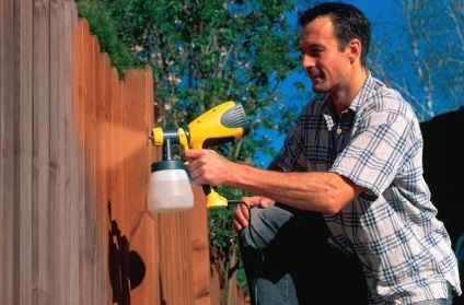 Hogyan kell festeni és festeni a fa termékek (kerítés, tájház), tanácsot tulajdonosok -