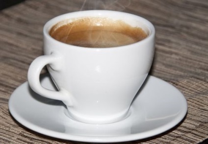 Hogyan kell elkészíteni eszpresszó és a kávéfőző gép nélkül amerikno