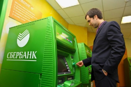 Hogyan fizethet be készpénzt a megtakarítási bankkártya egy ATM