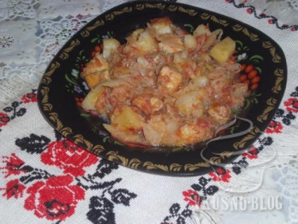 Burgonya, párolt hússal és savanyú káposztával - recept fotókkal