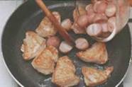 Csirke bormártásban - receptek képekkel lépésről lépésre, hogyan kell főzni egy csirke bormártásban