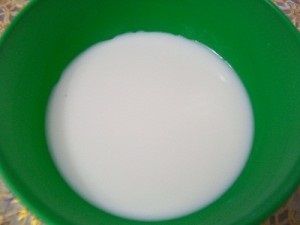Tapasztalat tejjel és színezőanyagok otthon a gyerekek, a család és az anya