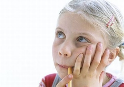 A fő ok, amiért a gyerekek harapni ceruzák - Pszichológus
