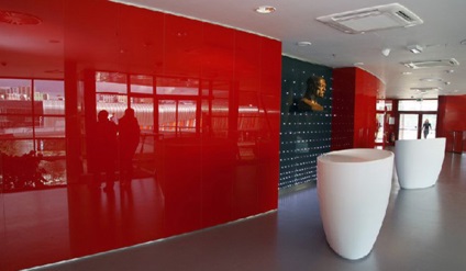 Díszítő üveg panelek a falak