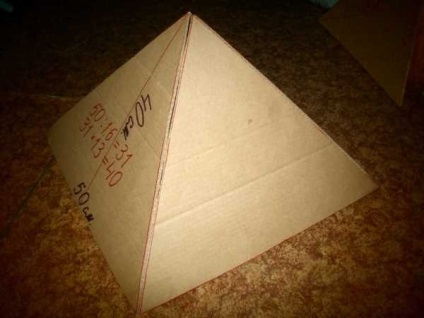 Piramis papír saját kezűleg