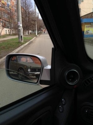 Dobogós a magassugárzó a kezüket, kézműves autók (kéz) Dobogós a magassugárzó a kezüket, kézműves autók