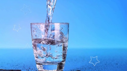 Érdemes vizet inni éhgyomorra - előnyei és hátrányai a használata az üveg egy citrom, méz, meleg vagy