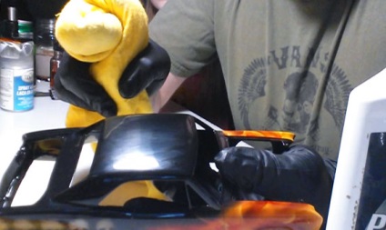 Polírozás egy autó test kezével az otthon (fotók video)