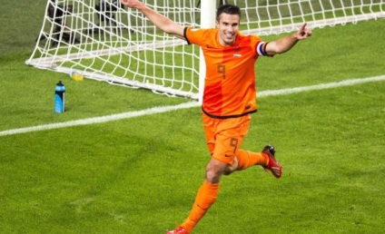 Robin van Persie - életrajz, fotók, személyes élet, hírek 2017