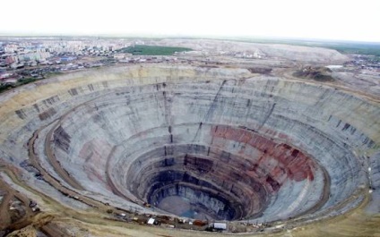 A legnagyobb kőbánya a világon, mély karrier Magyarország