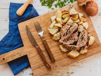 Tálaljuk egy asztal fa elemek (edények) Mi szolgálja a táblázat faelemek