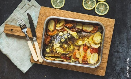 Tálaljuk egy asztal fa elemek (edények) Mi szolgálja a táblázat faelemek