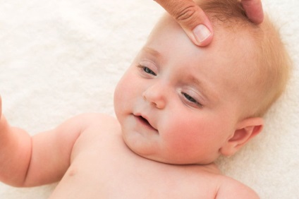 Peeling a fejbőr csecsemők