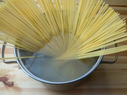 Spagetti gombával és aszalt paradicsommal - egyszerű receptek