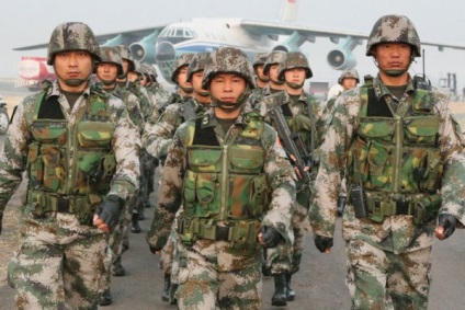 USA, Kína és Magyarország húzni kezdte csapatokat a Koreai-félsziget Far papír arany