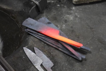 Steel jellemzők 95X18, vélemények, hőkezelés és gyártási kések (pengék) Steel jellemzők 95X18, vélemények, hőkezelés és gyártási kések